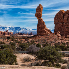 Focused-Stacked-Balanced-Rock-_