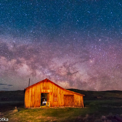 _JDL2471 Galactic Cloud over Bodie Barn